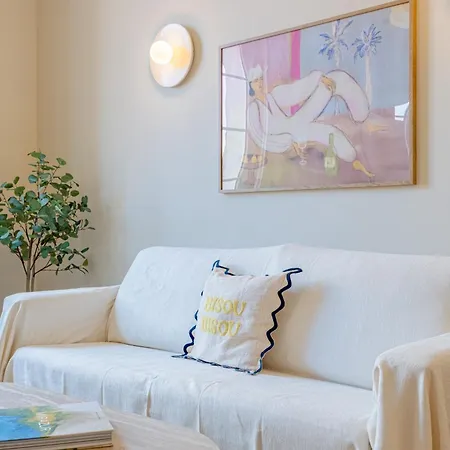 Phoenicia - Old - Bright & Air-conditioned Apartment